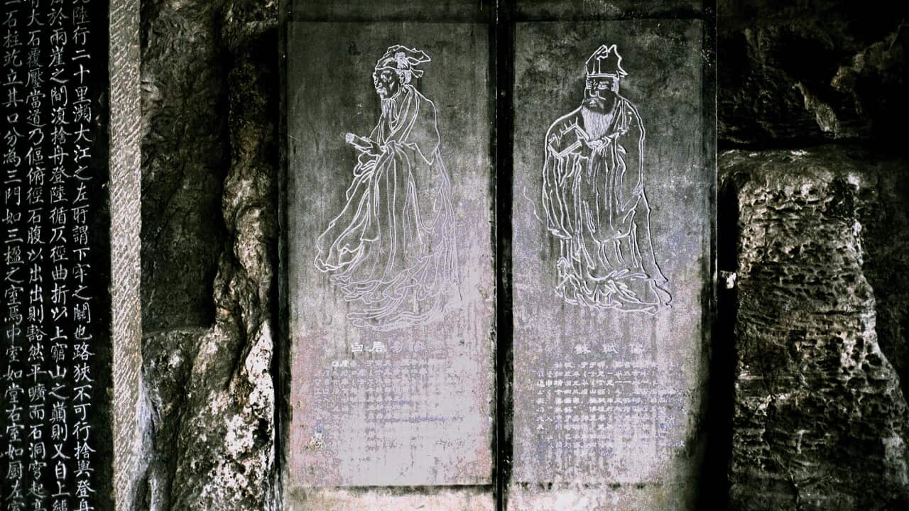 the image of famous poets Su Shi and Bai Ju Yi on the monument.