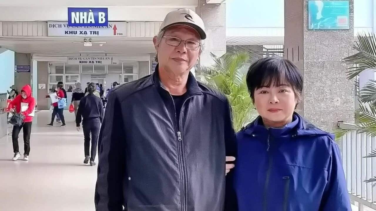 Nguyễn Thúy Hạnh cùng chồng tại bệnh viện K Hà Nội trong thời gian đầu điều trị ung thư.jpg