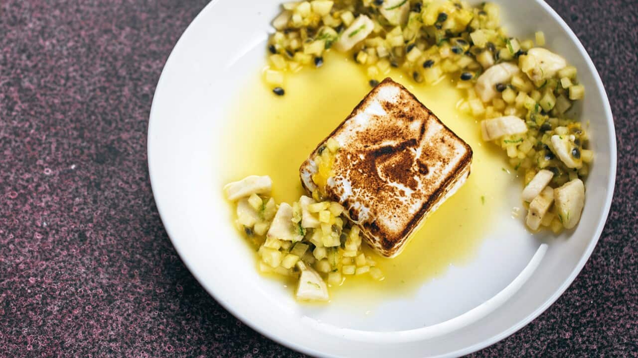 Goat cheese marshmallow with summer fruits