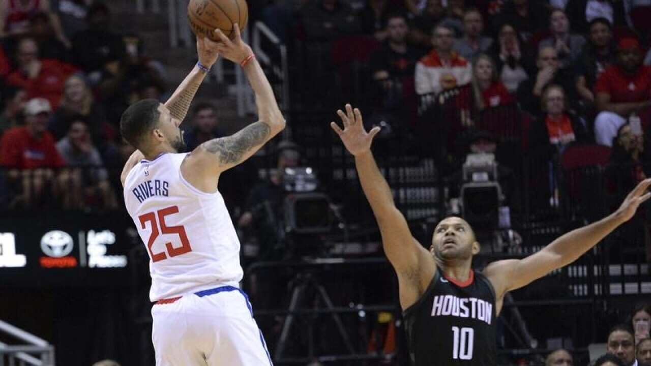 Los Angeles Clippers Austin Rivers (25) shoots a 3-pointer.
