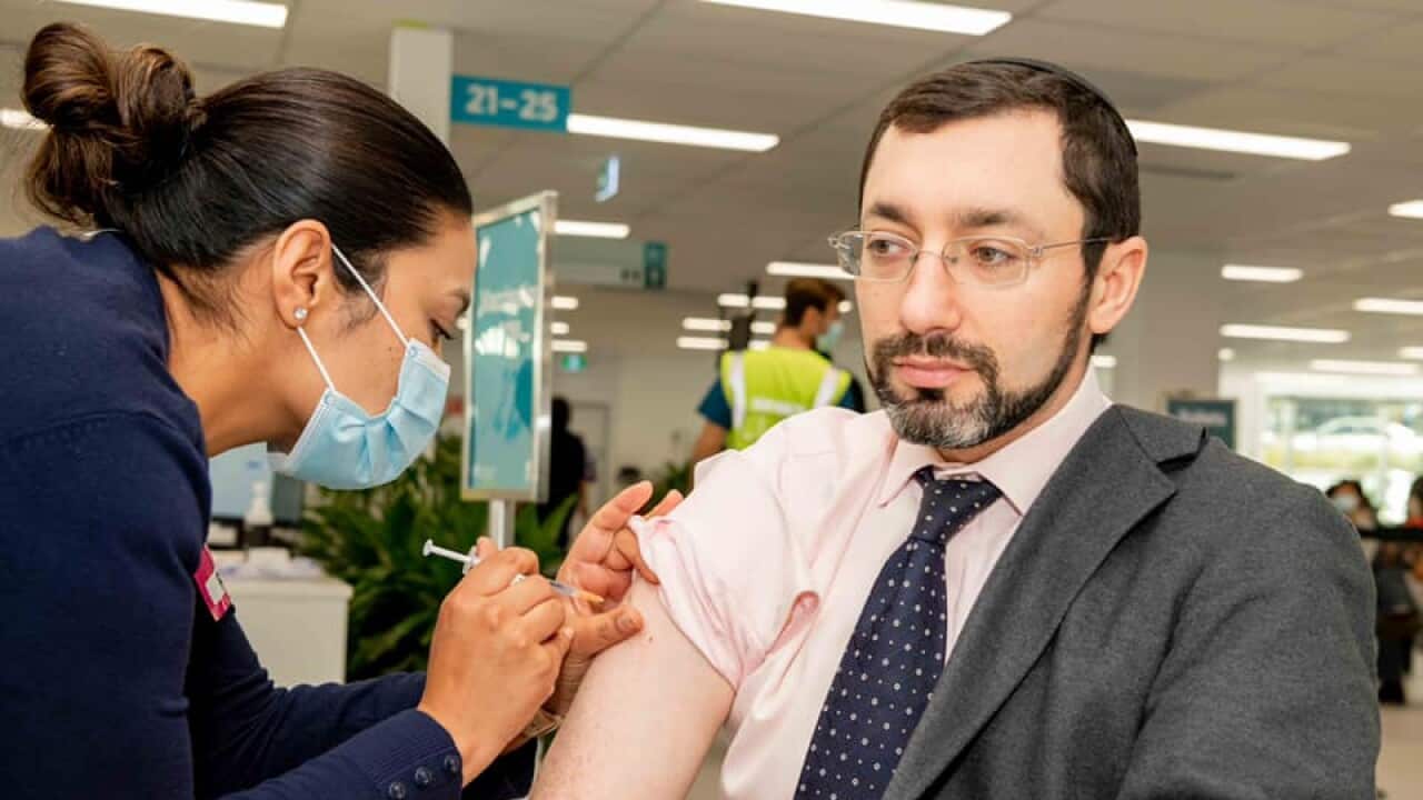 Rabbi Dr Benjamin Elton vaccinated