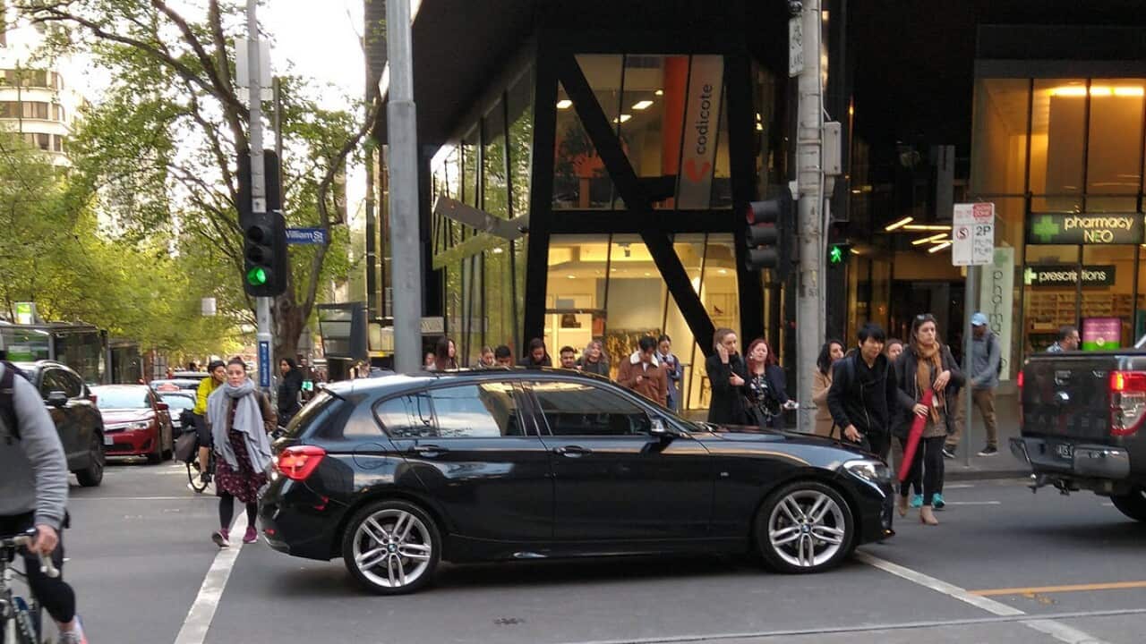 වික්ටෝරියානු ප්රාන්තයේ මේ මාර්ග නීතිය උල්ලංඝනය කළොත් demerit points 4 ක් සමග $159 ක් දඩ (SBS සිංහල/ වාර්තා) Road Rule 128: If you break this, carry a $159 fine and 4 demerit points.