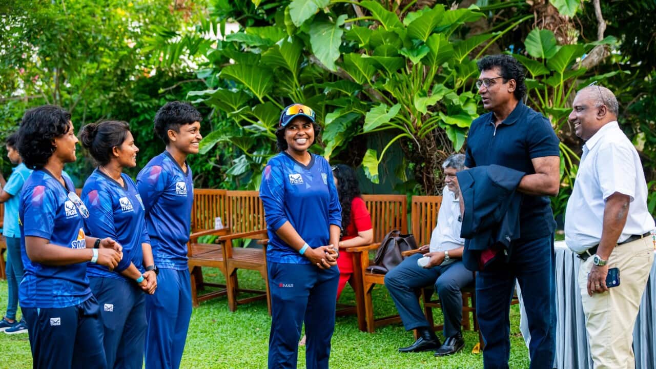 Sri Lanka's women's Cricket team members with the coach Rumesh Rathnayake and the Cricket veteran Aravinda De Silva