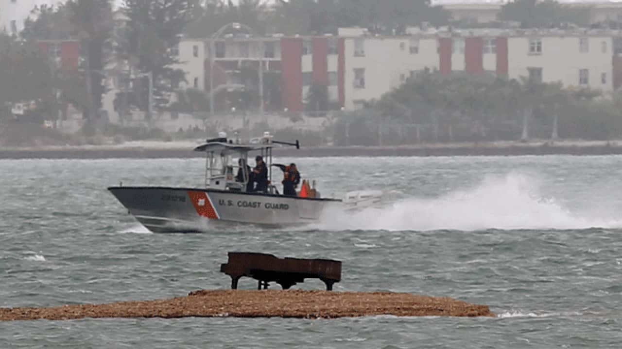 aapone-20110126000294444149-biscayne_bay_piano-original_B_195394062