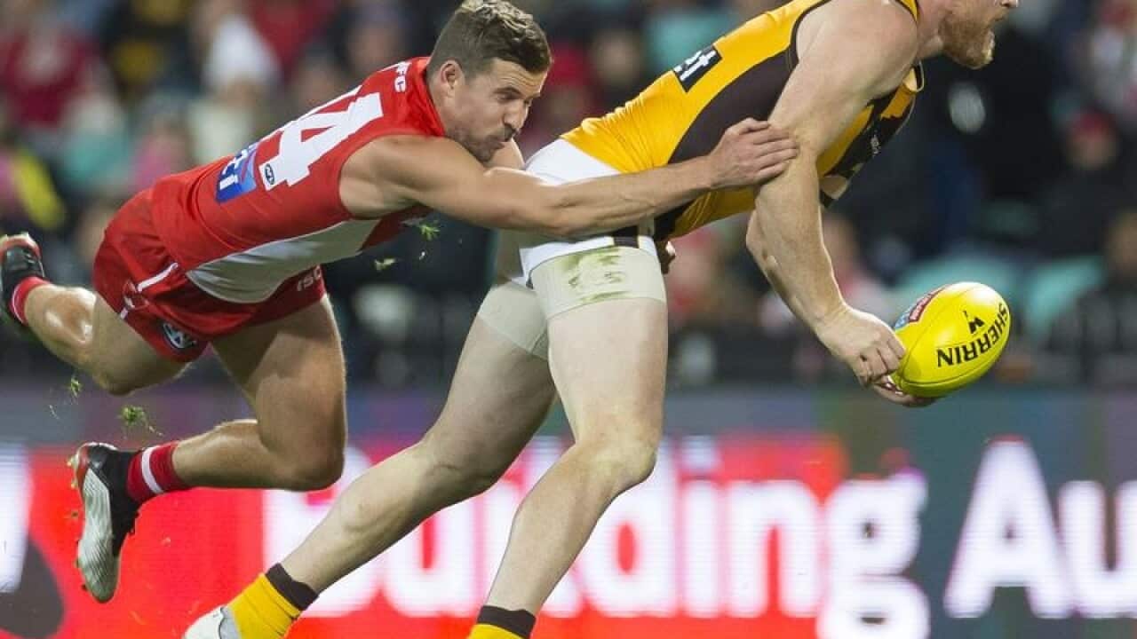 Hawks star Jarryd Roughead (R)