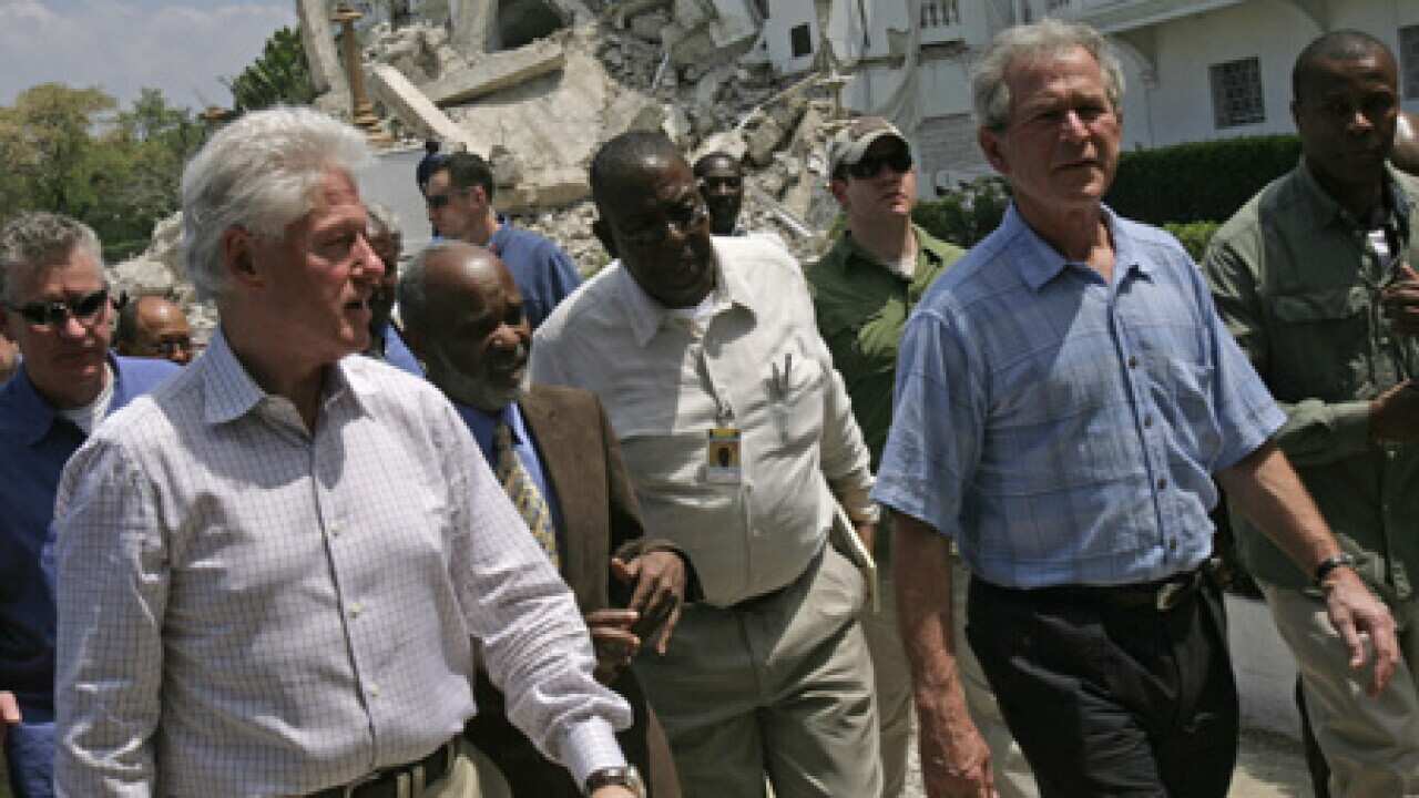 clinton_bush_haiti_100323_L_aap_72066344