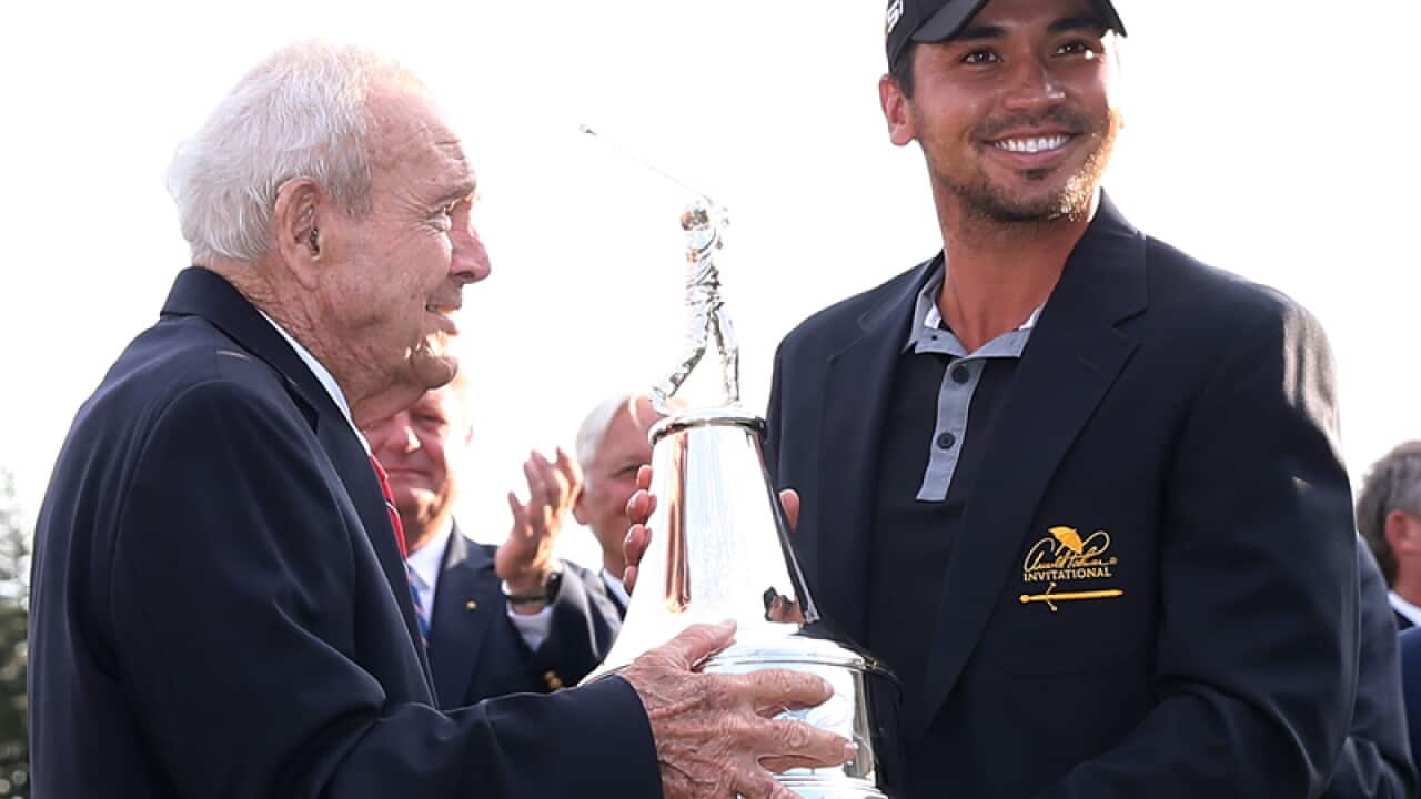 Australian golfer Jason Day (R)