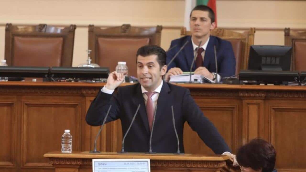 Министър-председателят Кирил Петков подаде оставката на кабинета.