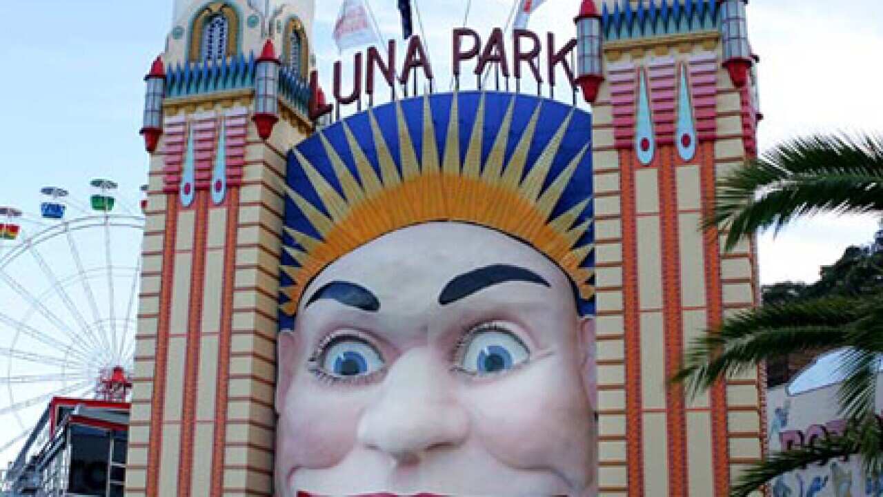 luna_park_entrance_face_101004_B_lunapark_2143987359