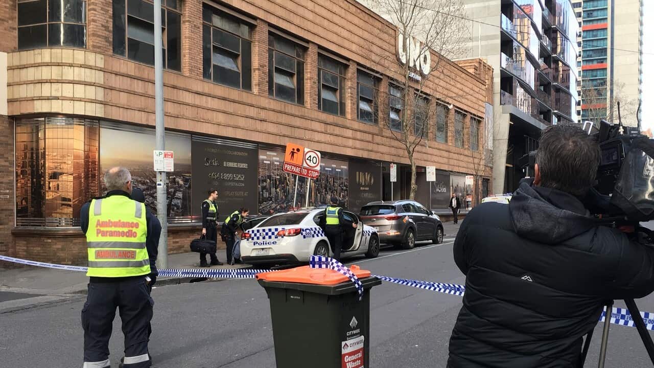 Police cordon off a crime scene in Melbourne CBD, Saturday, July 21, 2018. A woman has died from injuries following an incident in a Melbourne CBD apartment. (AAP Image/Andi Yu) NO ARCHIVING