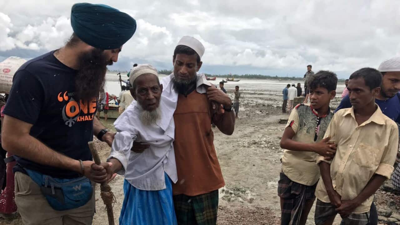 Khalsa Aid volunteers helping Rohingya refugees