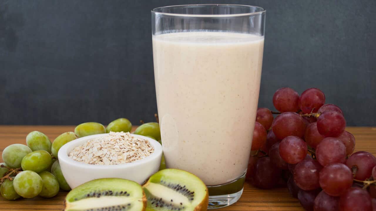 Kiwi kefir grape smoothie