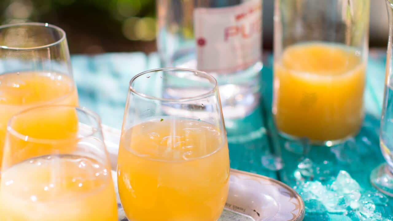 Sparkling apple vodka drinks