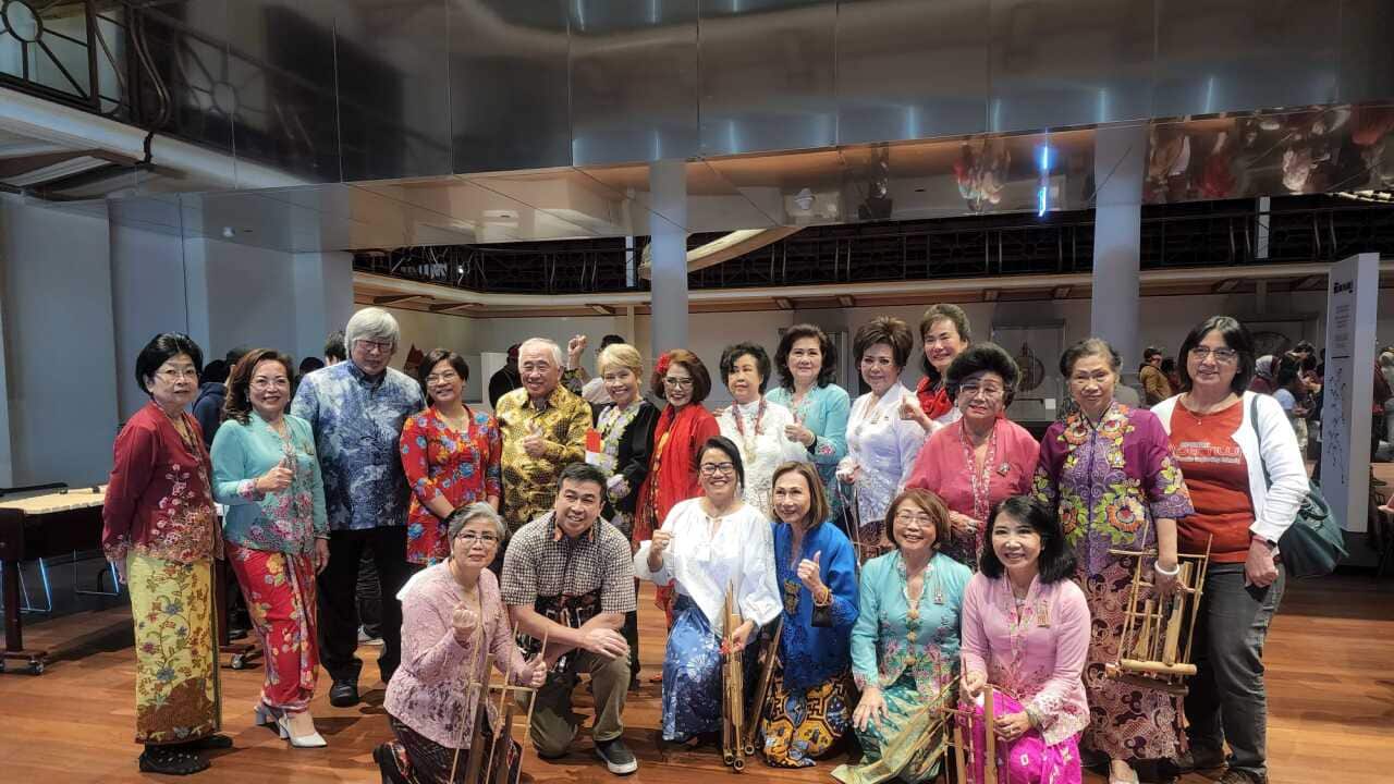 Udaya Halim, 3rd from the left with Indonesian community at Perth after celebrating the 77th Indonesian Independence Day.