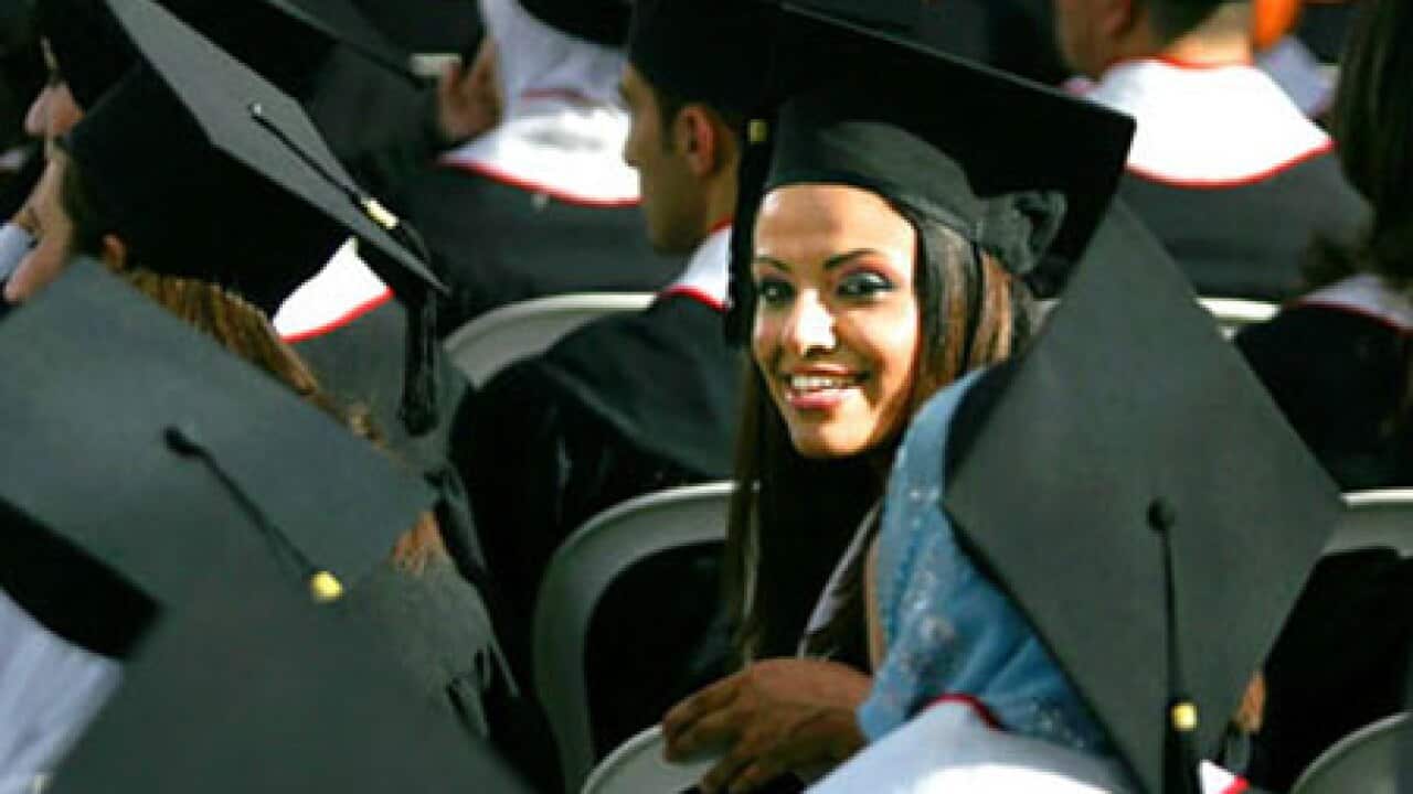 university_graduation_0311_B_aap_2092755380