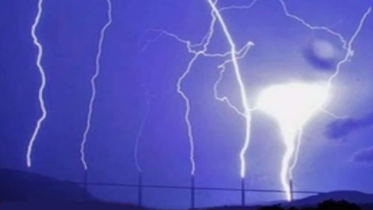 Lightning_France_130908_France2_L_1849159600