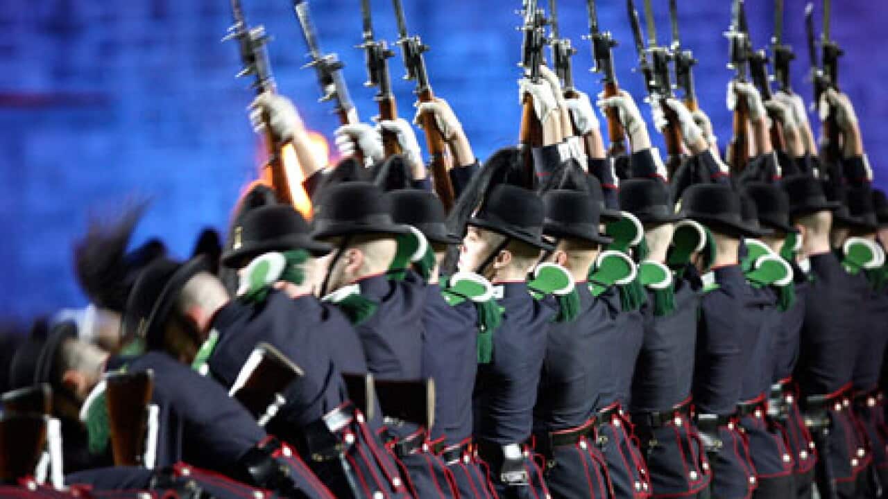 edinburgh_tattoo_sydney_100204_B_AP_764407615
