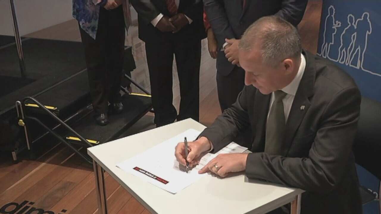 NTV_101213_SA_ANTI-RACISIM_grab_16500332_0.jpg