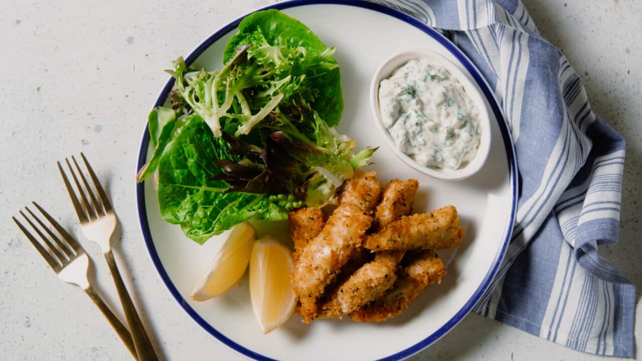Fried fish with salad and homemade tartare