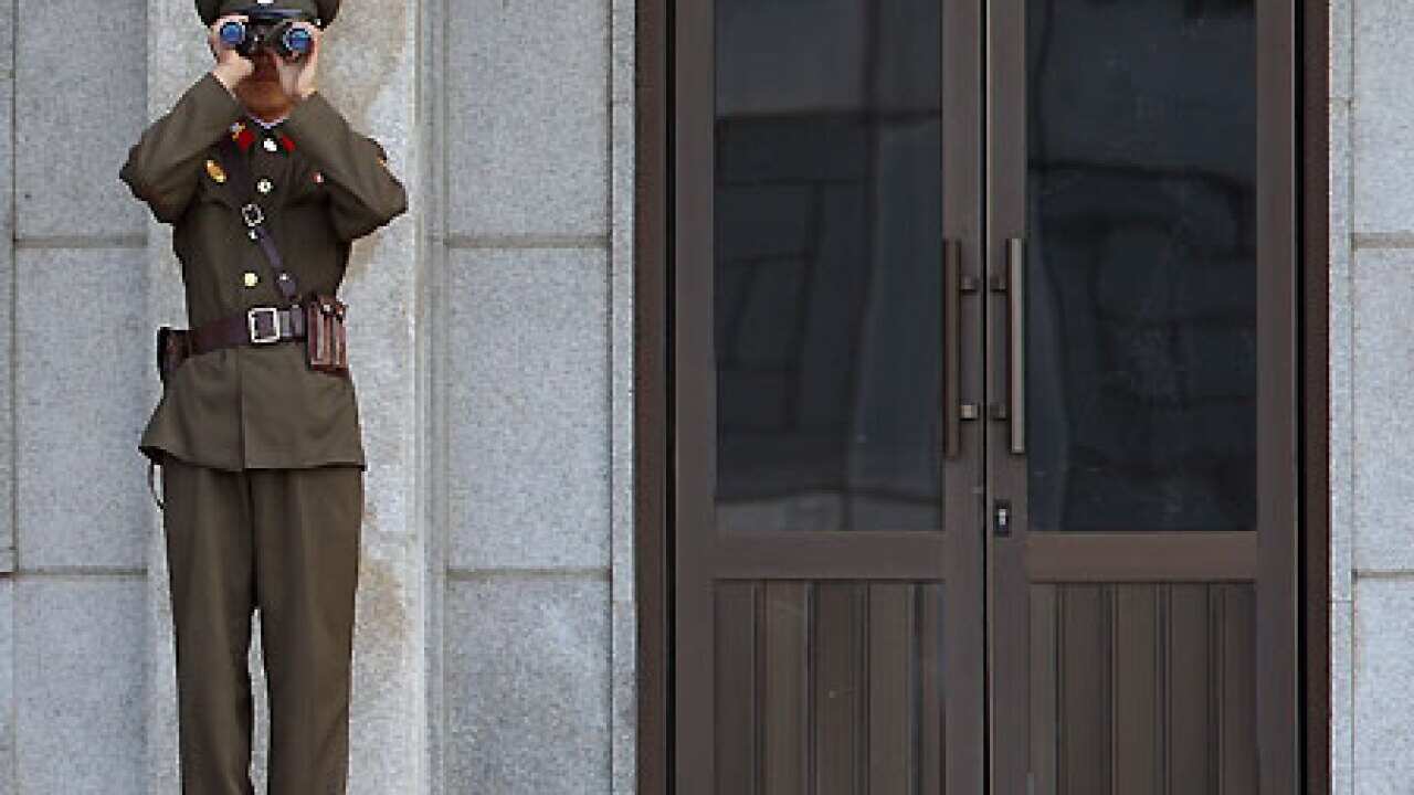 nkorea_dmz_guard_100526_aap_B_198625992