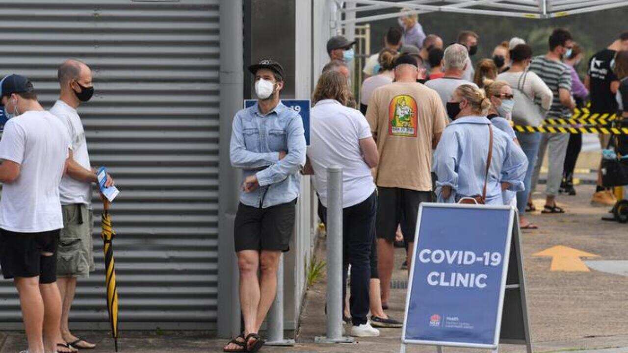 صف مردم در یک مرکز آزمایش کرونا در سیدنی