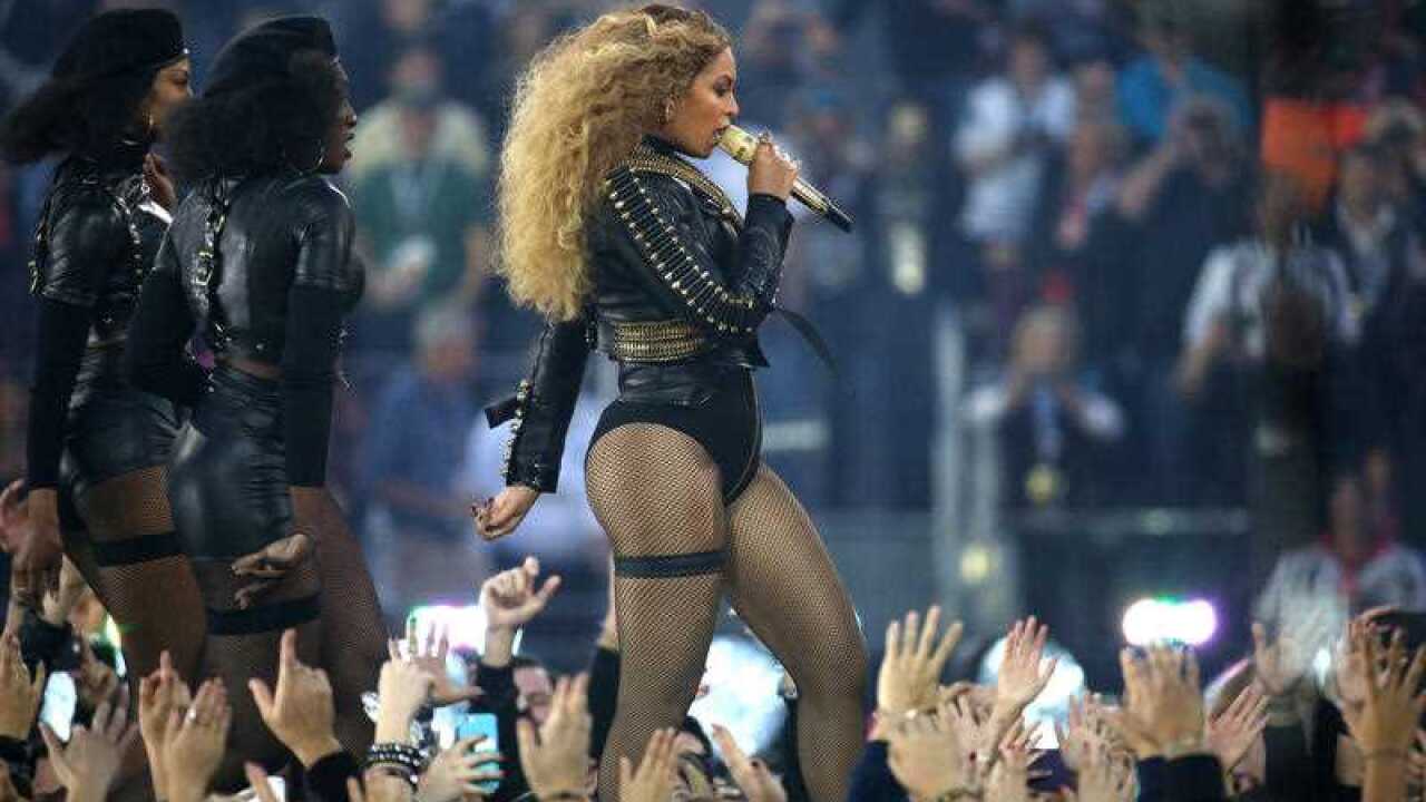 Beyonce performing at Super Bowl 50 (AAP)