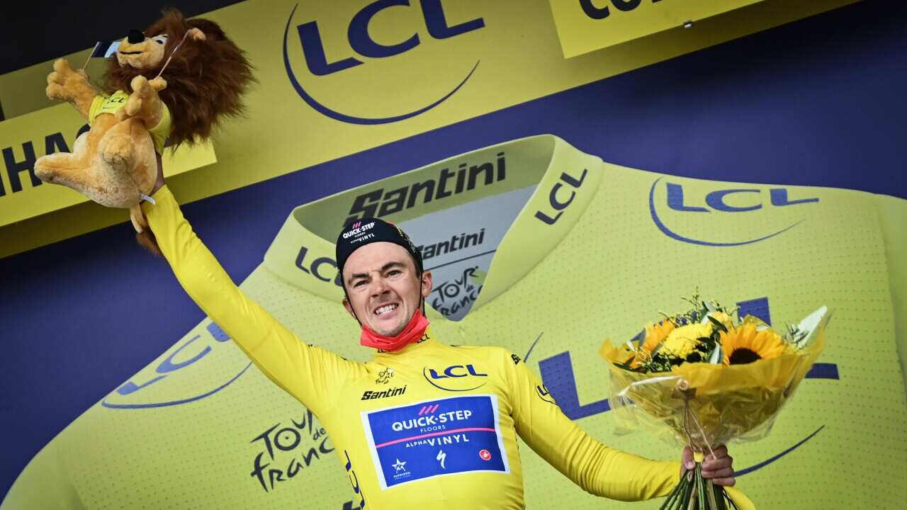 Il belga Yves Lampaert, prima maglia gialla del 2022