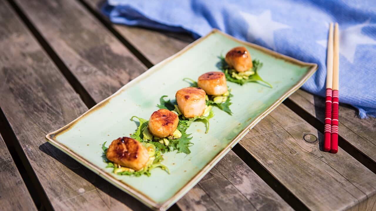 Barbecued scallops with sake butter