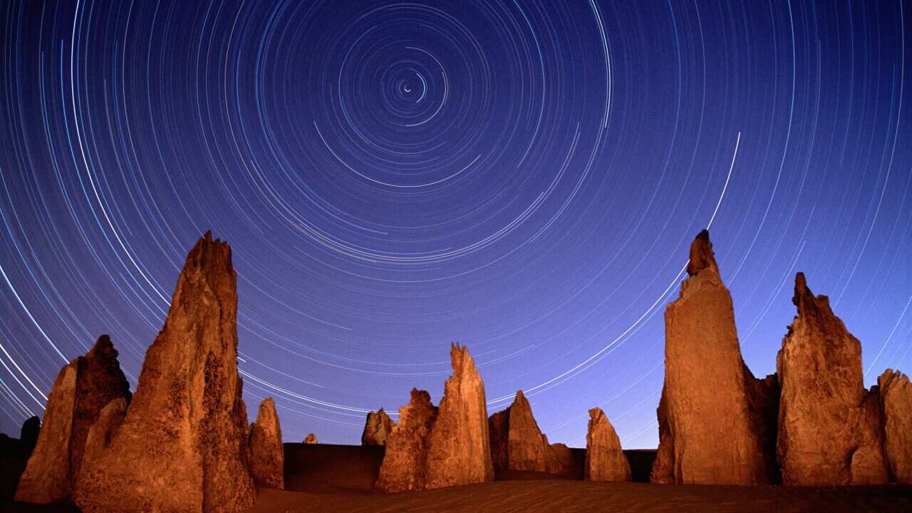 Avustralya, Pinnacles Ulusal Parkı, kaya oluşumları ve yıldız izleri