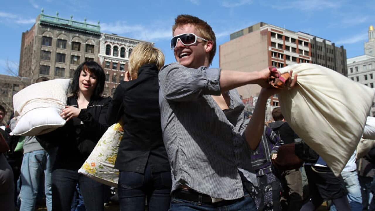 pillow_fights_B_getty_110404_1950702046