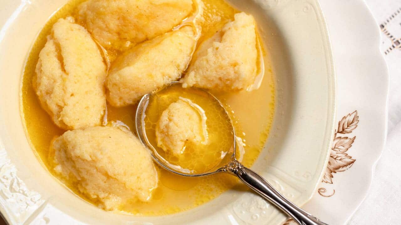 Semolina gnocchi in broth (Gnocchi de gries)