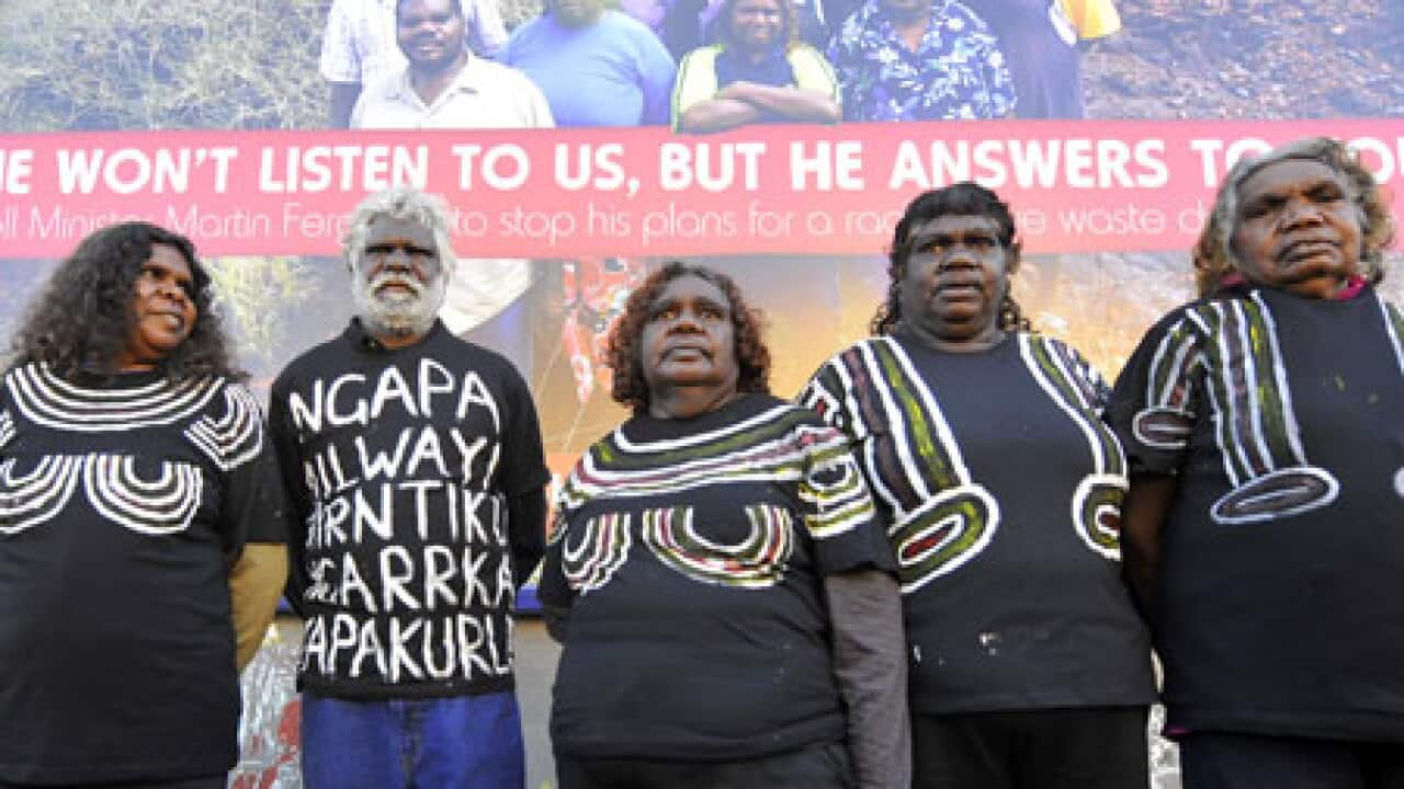 nuclear_dump_muckaty_protest_L_100726_aap_1416057807