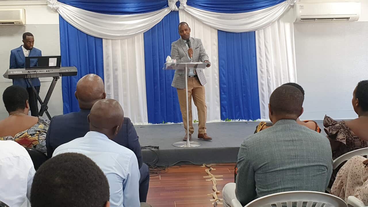 Askofu Peter Rwagasore aongoza ibada ya pasaka mjini Fairfield, New South Wales, Australia