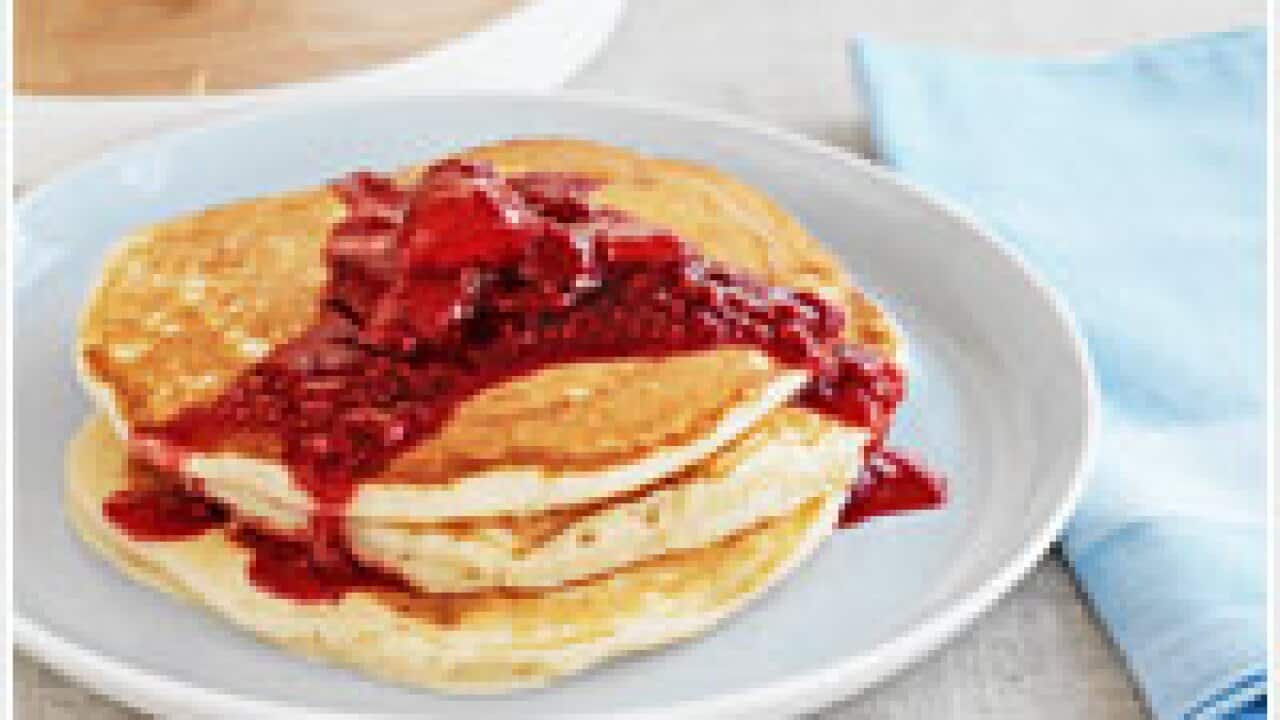 Pancakes with vanilla-berry sauce