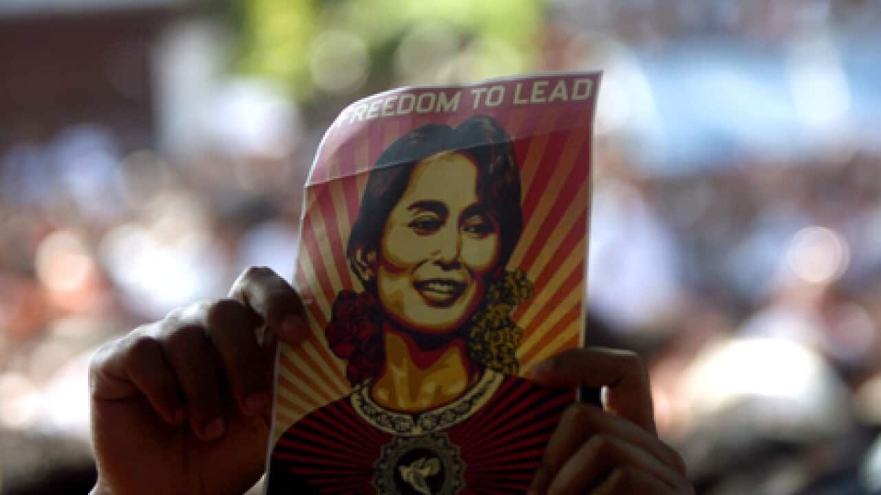 suu_kyi_sign_protest_101116_B_getty_1019237315