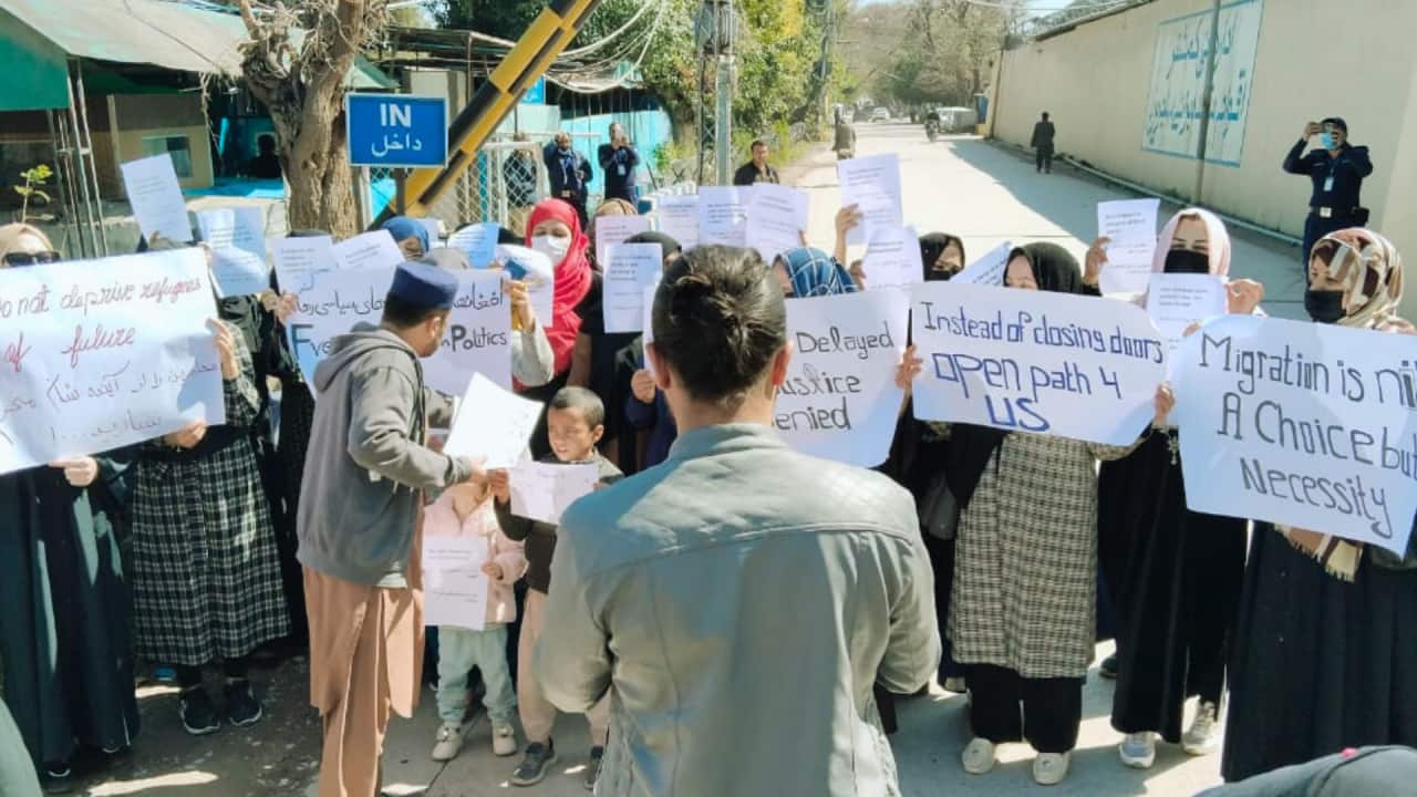 Peshawar - Afghan women.jpg