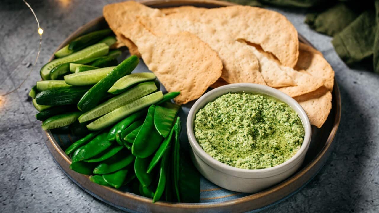 Spinach and artichoke dip with crispbread