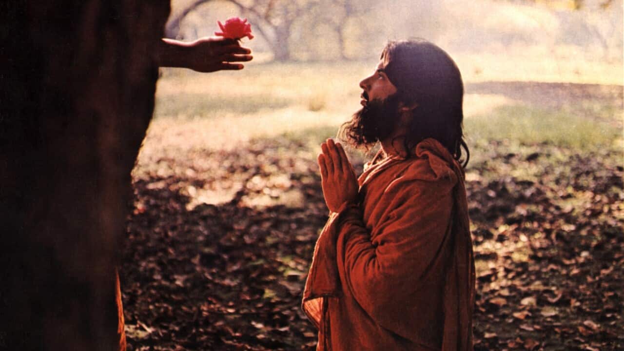 Kino. Siddhartha, (SIDDHARTHA) USA, 1972, Regie: Conrad Rooks, SASHI KAPOOR, Key: Hermann Hesse, Indien, Gebet, Beten, Blume.