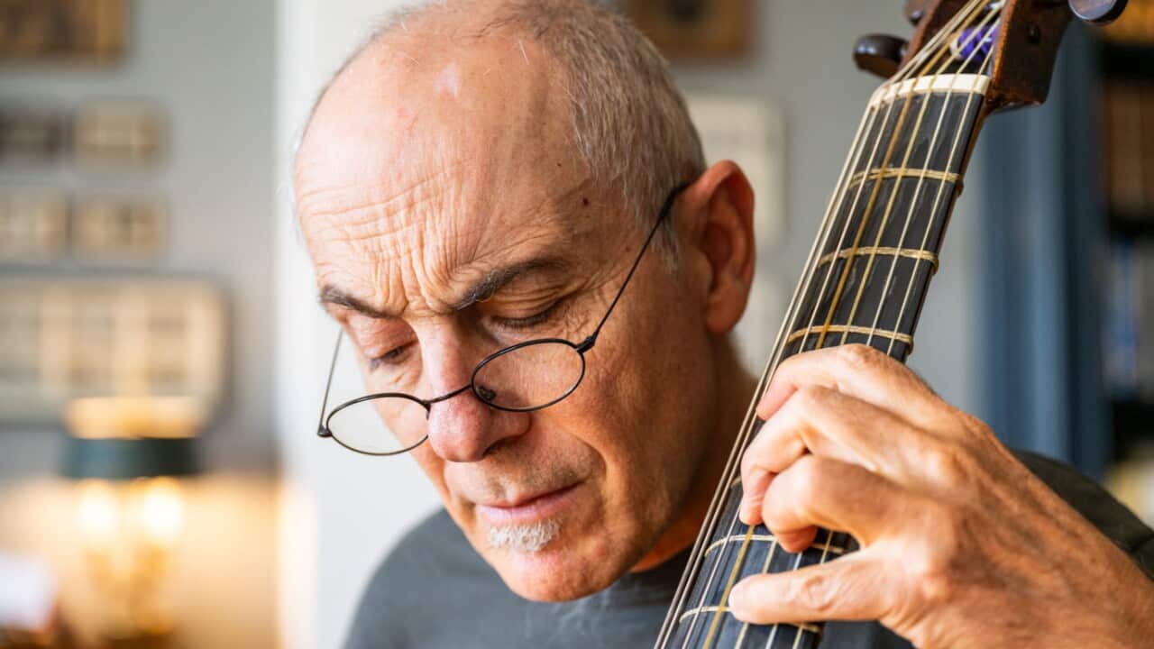 Il violista da gamba Paolo Pandolfo.