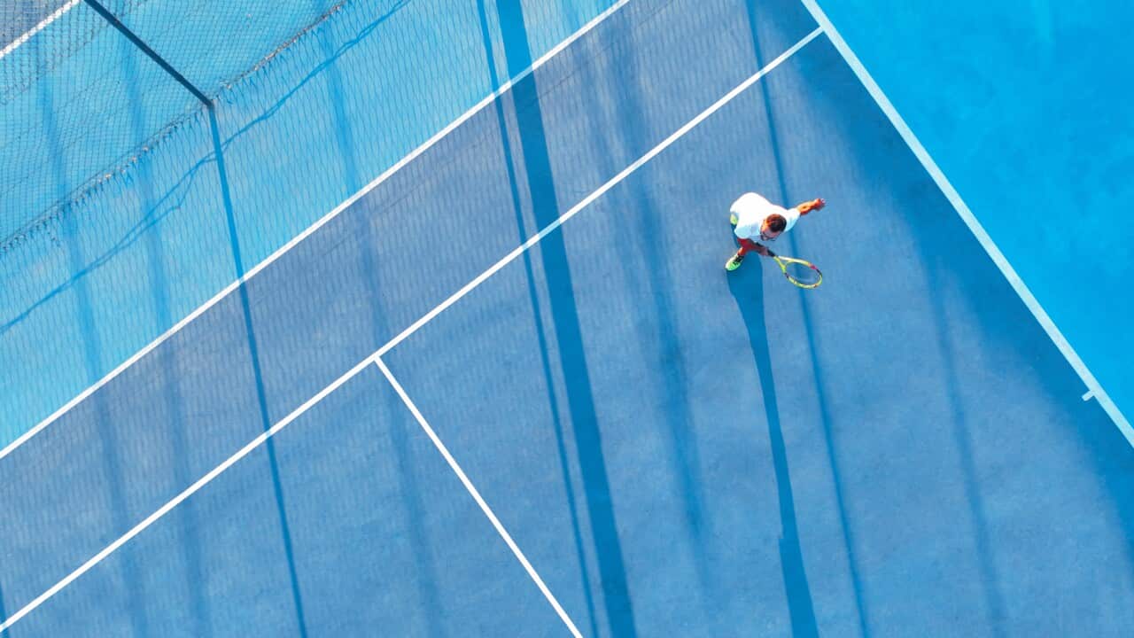 Un campo da tennis visto dall'alto