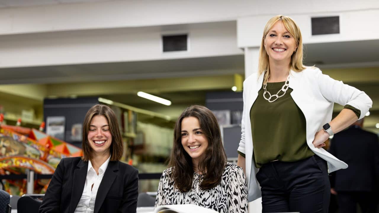 A destra, Michela Pellizon, coordinatrice dei servizi linguistici ed educativi del Coasit insieme a due assistenti linguistiche del Coasit.