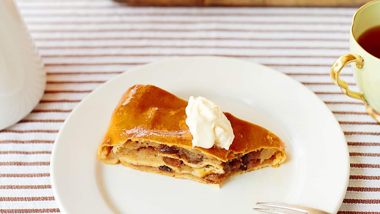Nonna's apple strudel recipe | SBS Food
