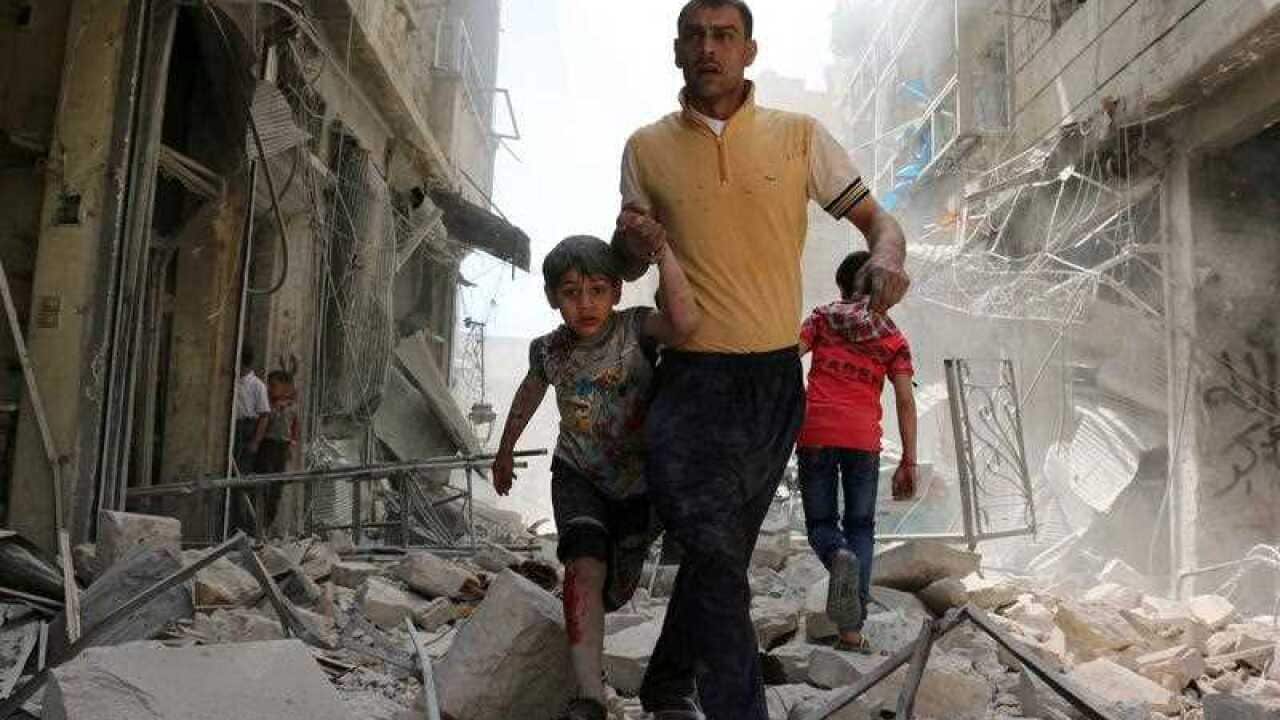 File photo:A Syrian man evacuates an area following a reported airstrike in the rebel-held neighborhood of Hayy Aqyul in Aleppo.