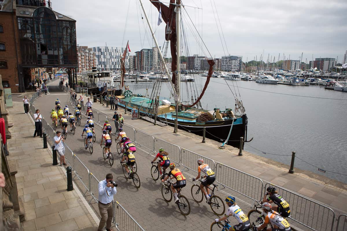 Riders pass by the ocean in the Aviva Women's Tour