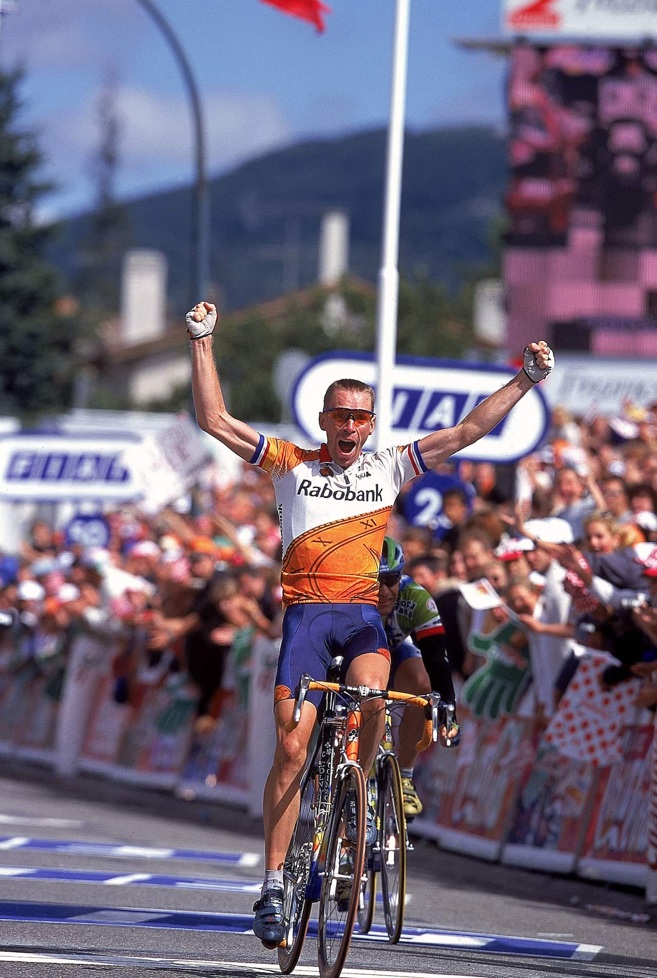 Volatile puncheur... July 11, 2000 Tour de France: Erik Dekker triumphs in Revel.