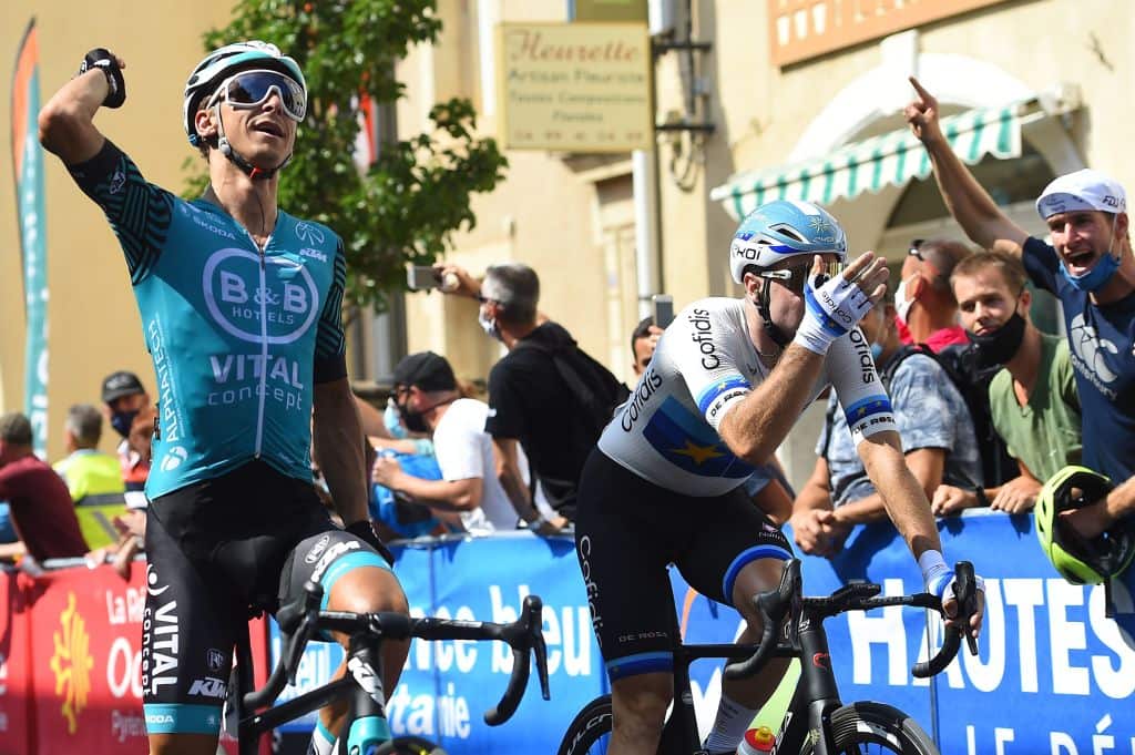 Bryan Coquard defeats Elia Viviani  on Stage 1 of La Route d'Occitanie