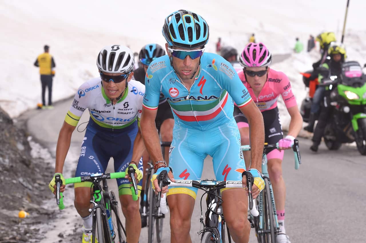 Stage 19, 2016 Giro d'Italia: Vincenzo Nibali piles on the pressure... 