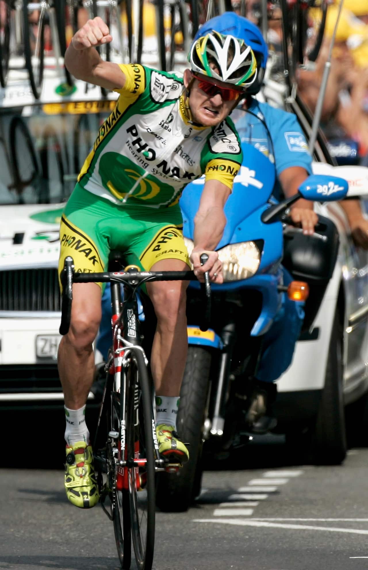 Hors catégorie Flandis... Floyd Landis wins Stage 17 of the 2006 Tour de France.