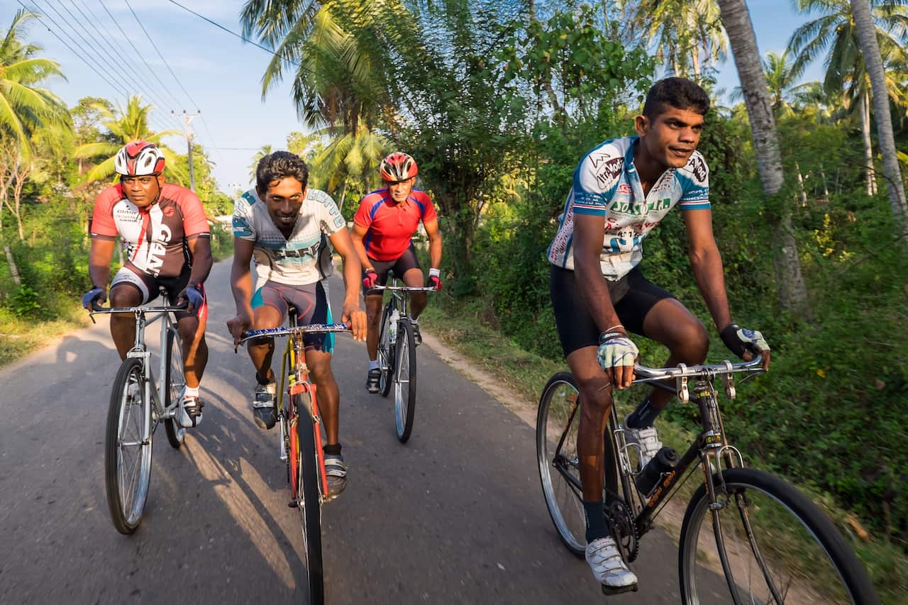 Duelling it out on a standard bike (Steve Thomas)