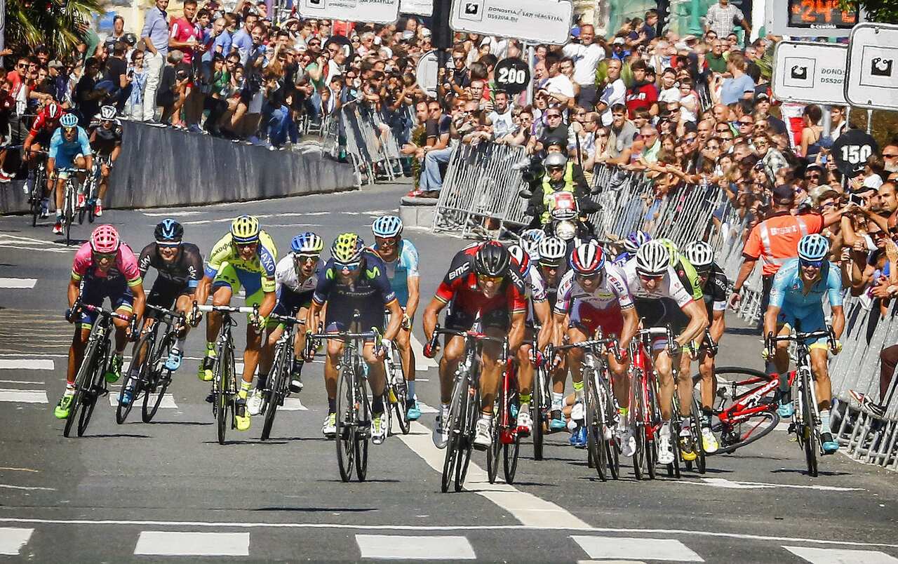 Messy... the sprint for second place.